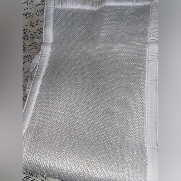 EUC- Breathable Baby Mesh Crib Liner BIN F - Picture 4 of 5